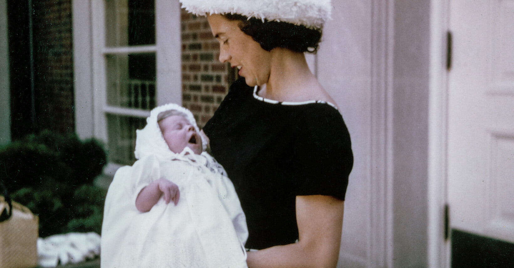 Should a mother read to her newborn?