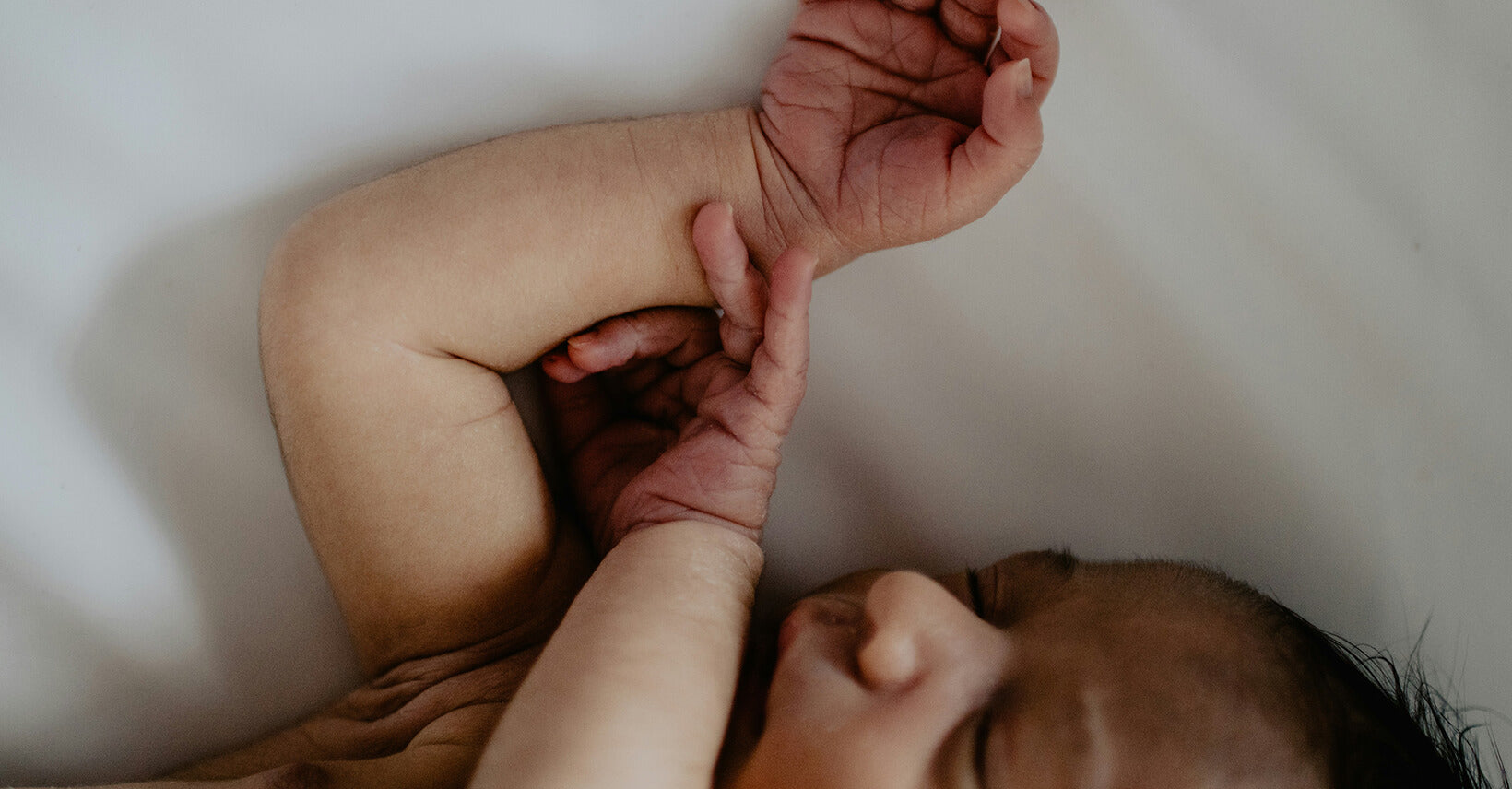 What Are The Benefits And Risks Of Contact Naps?