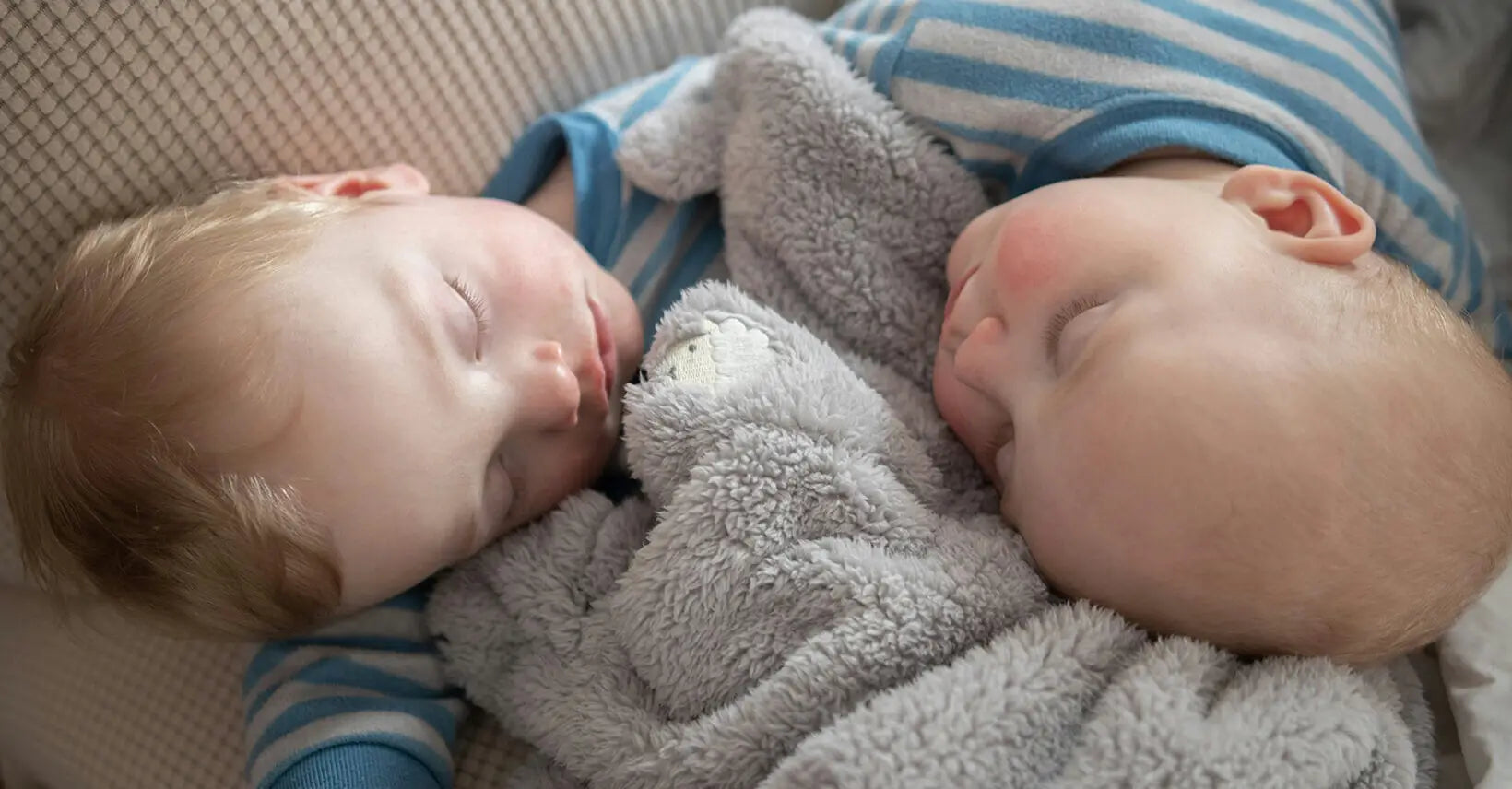 A Comprehensive Guide to When Baby Can Sleep With a Blanket