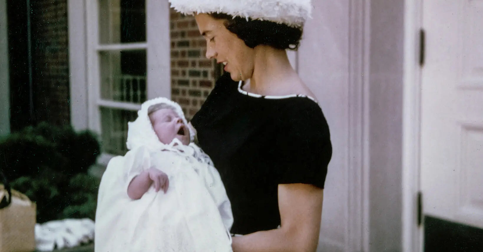 Should a mother read to her newborn?